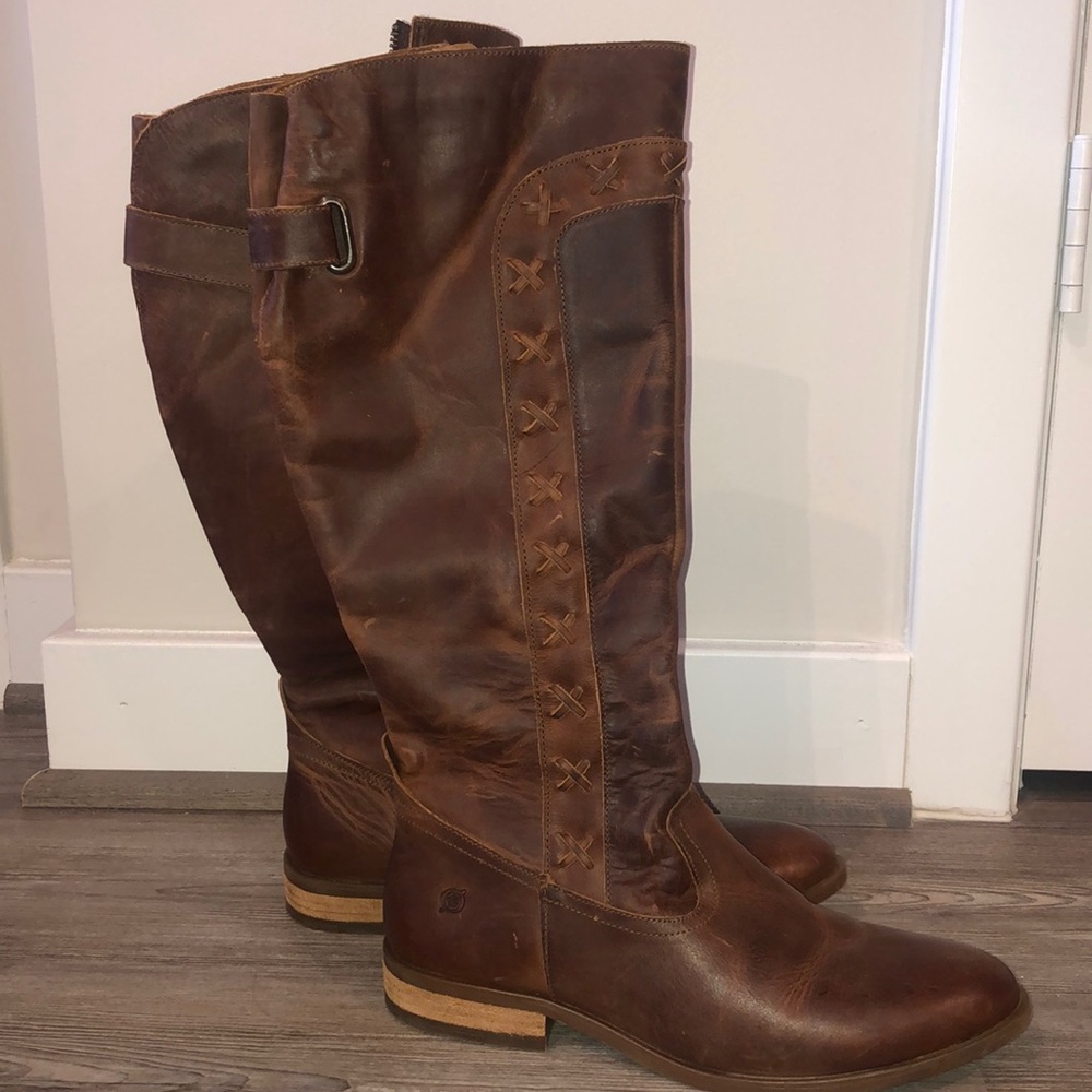 FLASH SALE- Born Albi boots - tall zip up leather